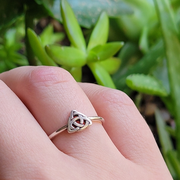 New Solid 925 Sterling Silver Celtic Triangle Ring - Picture 12 of 14